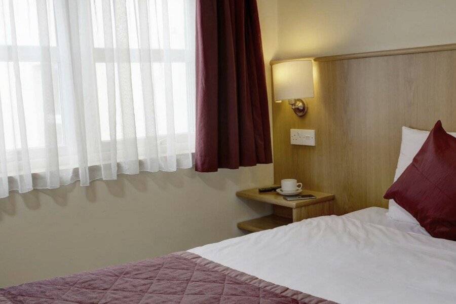 Best Western London Highbury hotel bedroom