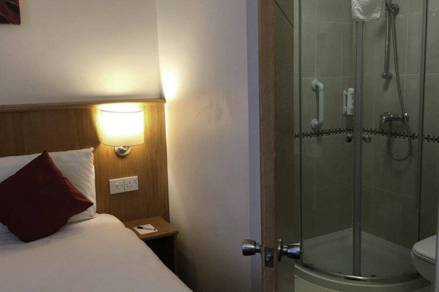 Best Western London Highbury hotel bedroom