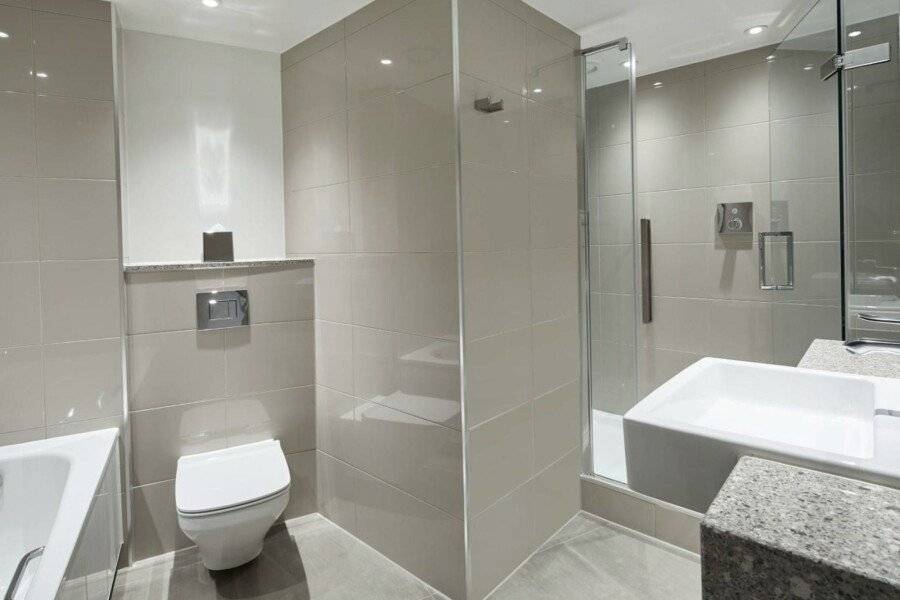 London Marriott Maida Vale bathtub