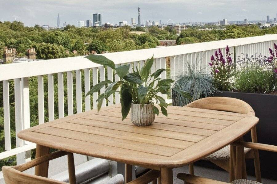 London Marriott Hotel Regents Park balcony,ocean view