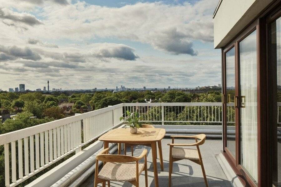 London Marriott Hotel Regents Park balcony,ocean view