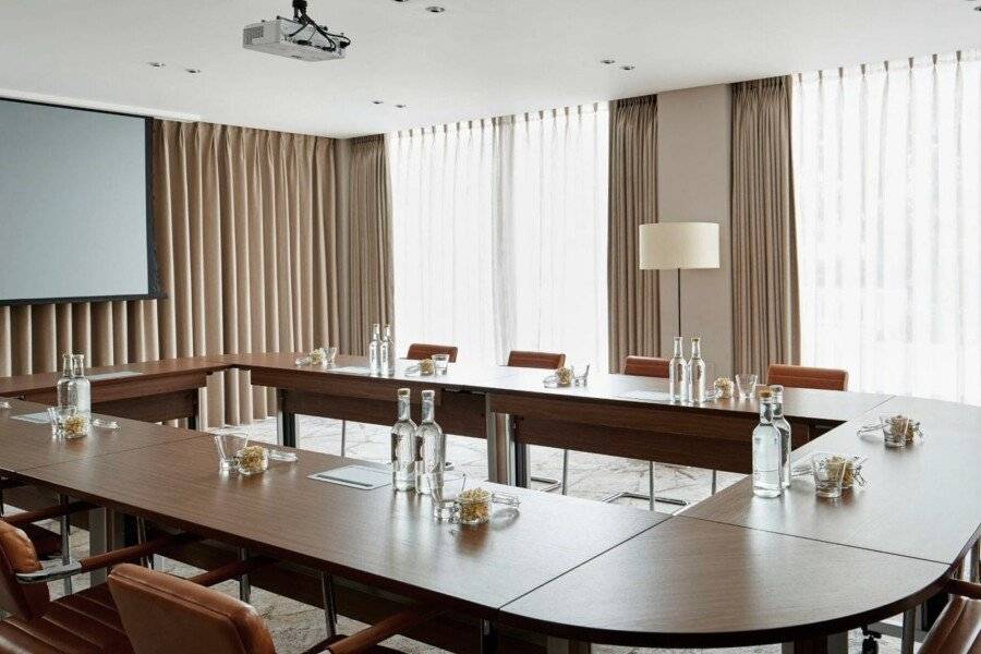 London Marriott Hotel Regents Park conference room,meeting room