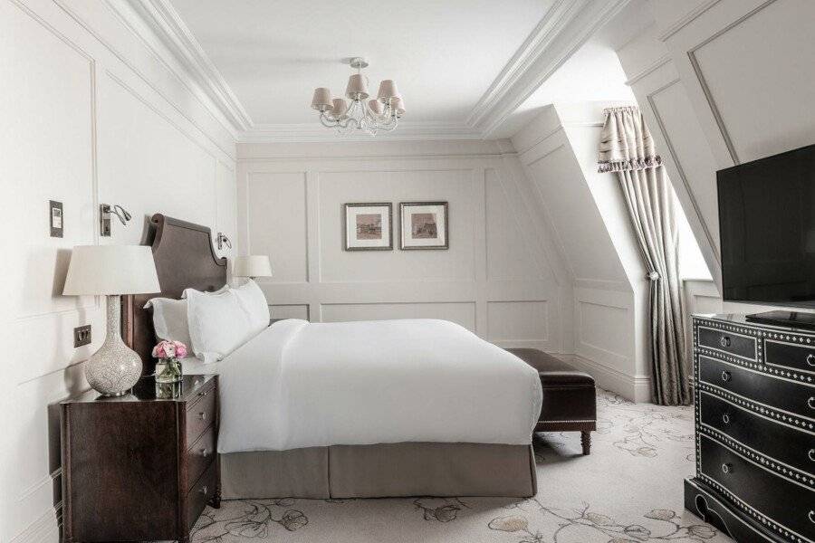 The Langham hotel bedroom