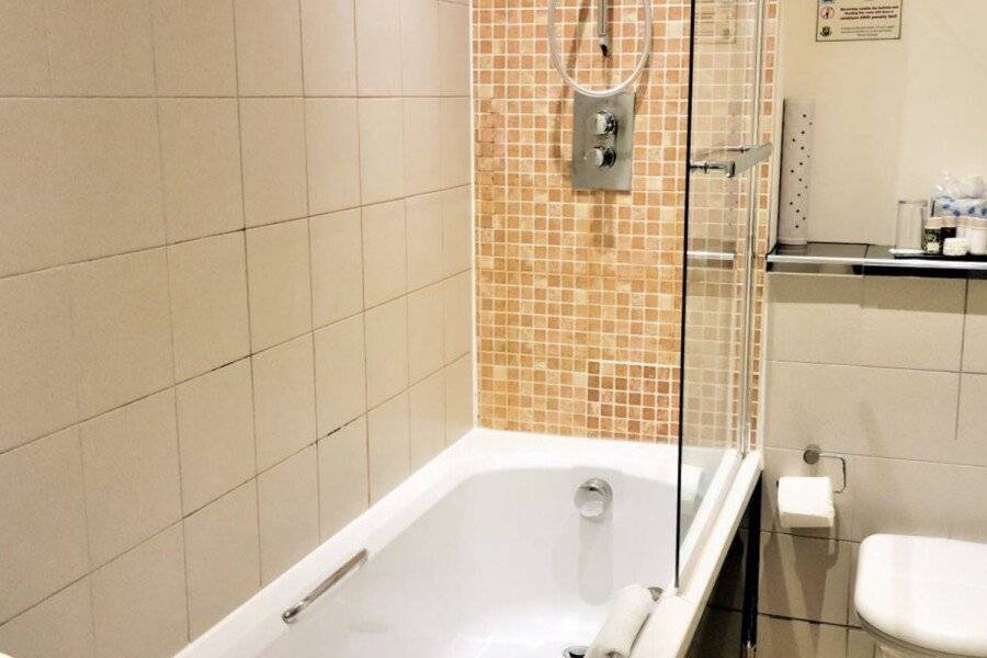 Grand Plaza Serviced Apartments bathtub