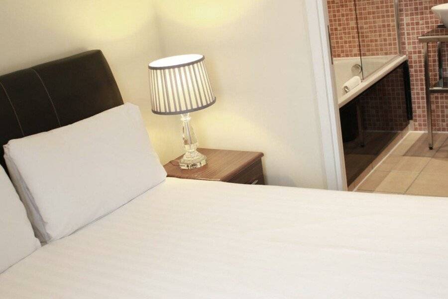 Grand Plaza Serviced Apartments hotel bedroom,bathtub