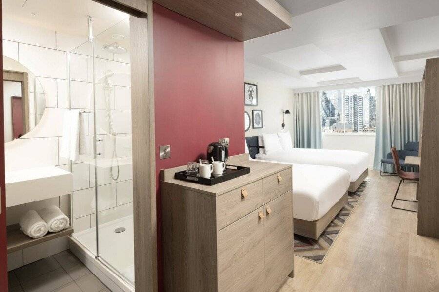 Hampton By Hilton London City hotel bedroom