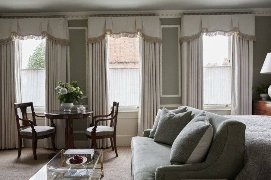 Egerton House hotel bedroom