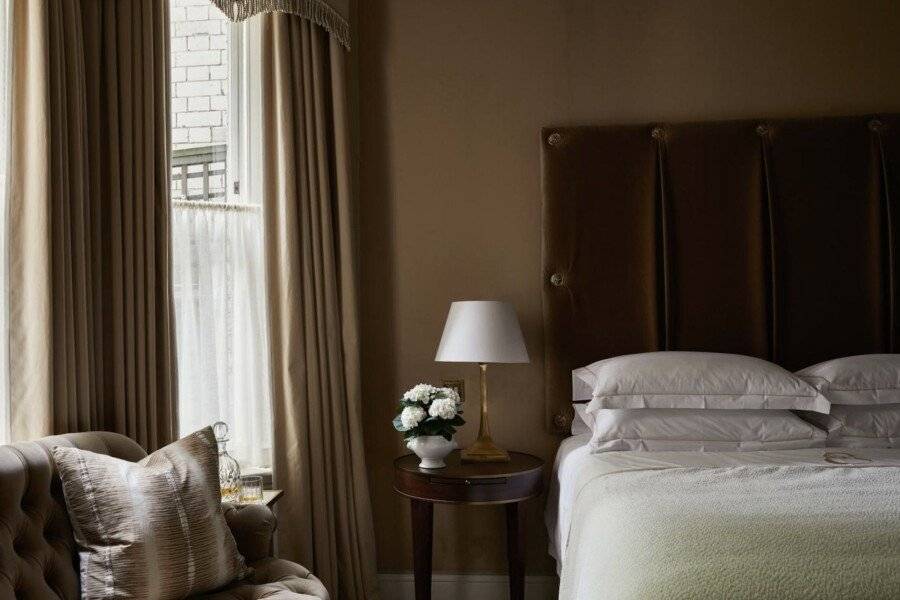 Egerton House hotel bedroom