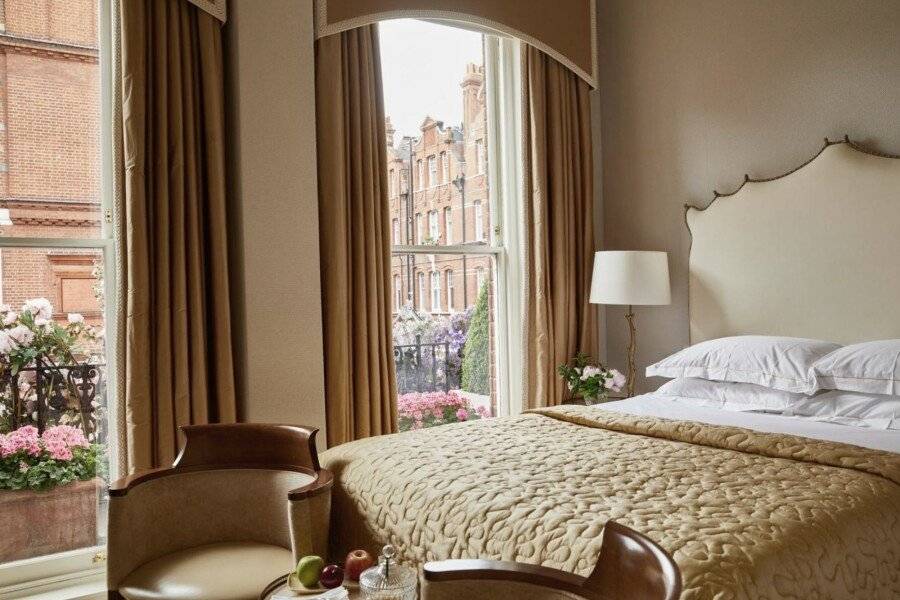 Egerton House hotel bedroom,balcony