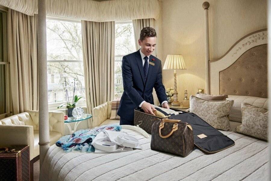 Egerton House hotel bedroom