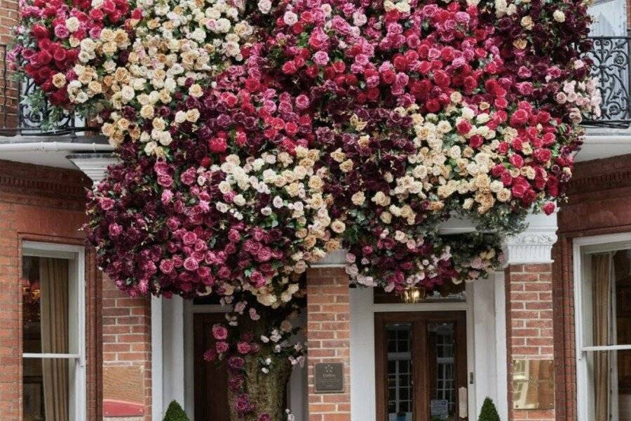 Egerton House , hotel facade, garden