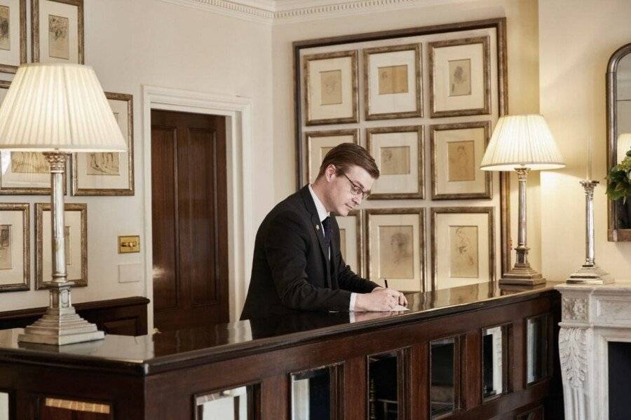 Egerton House front desk, lobby