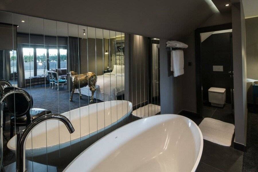 The Exhibitionist Hotel hotel bedroom, bathtub