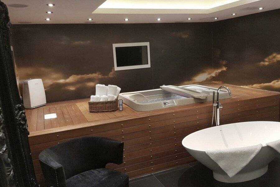 The Exhibitionist Hotel jacuzzi, bathtub, spa