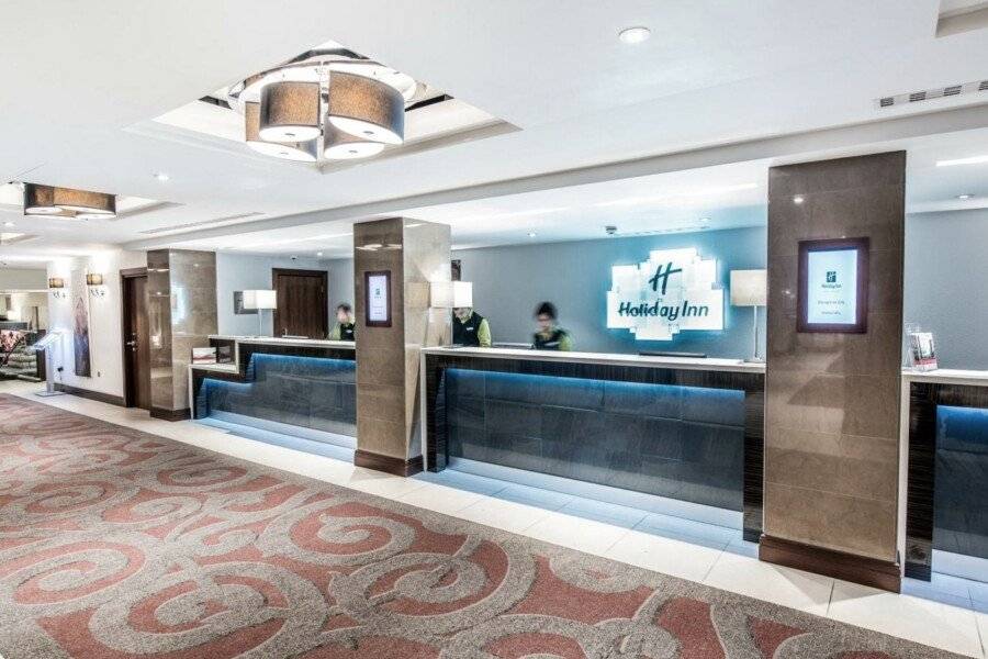 Holiday Inn London Kensington High St. lobby,front desk