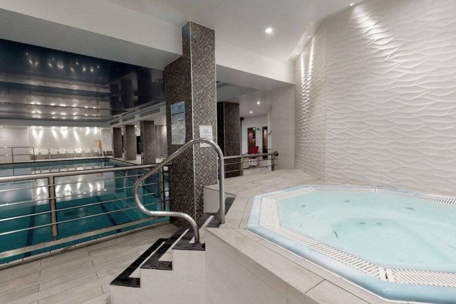 Holiday Inn London Kensington High St. indoor pool,jacuzzi,spa