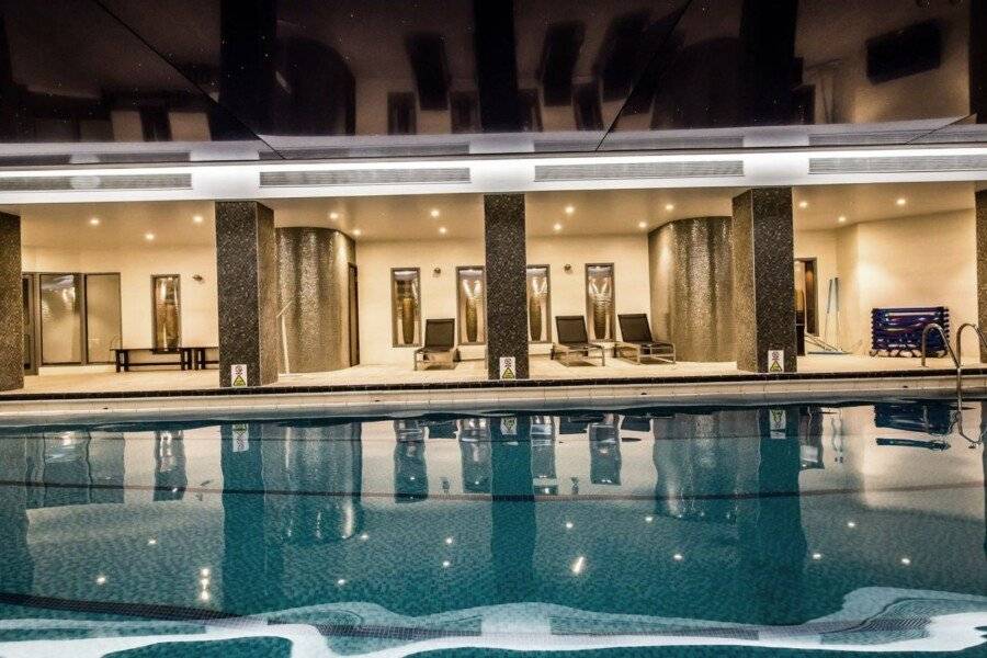 Holiday Inn London Kensington High St. indoor pool,spa