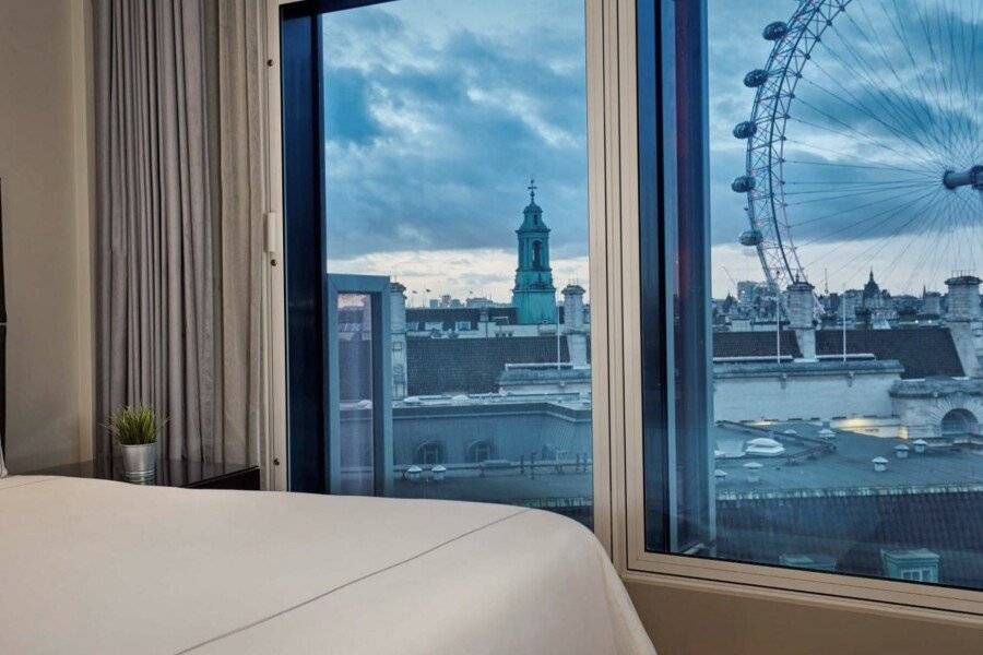 Park Plaza Westminster Bridge hotel bedroom,ocean view