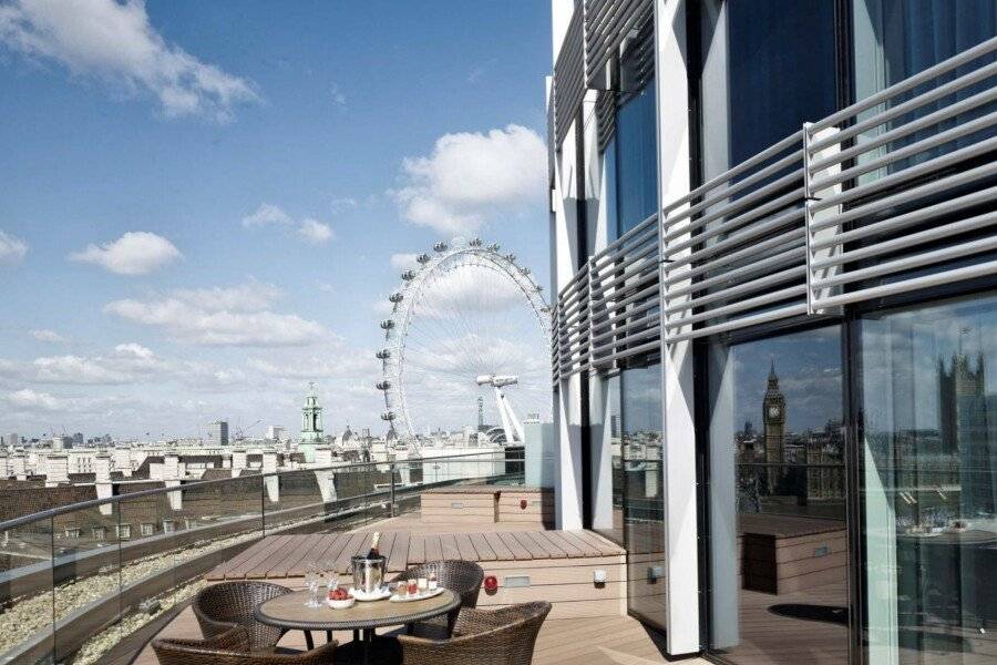 Park Plaza Westminster Bridge balcony,ocean view