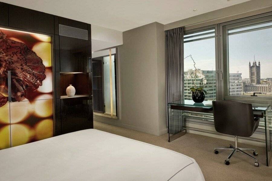 Park Plaza Westminster Bridge hotel bedroom,ocean view