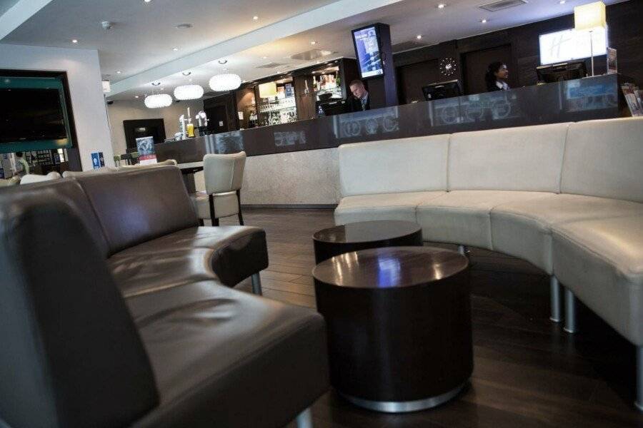 Holiday Inn Express Stratford, an IHG Hotel lobby,bar