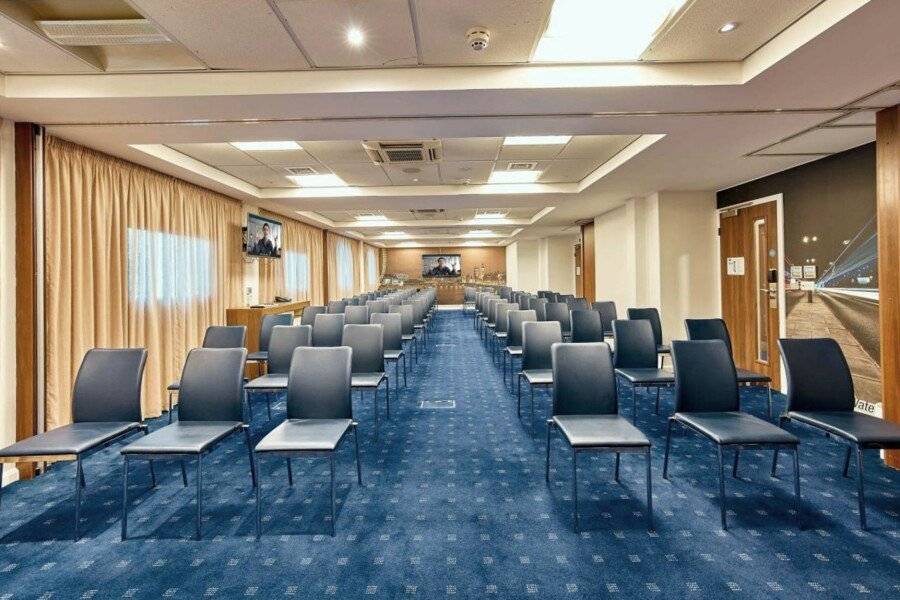 Holiday Inn Express Stratford, an IHG Hotel conference room