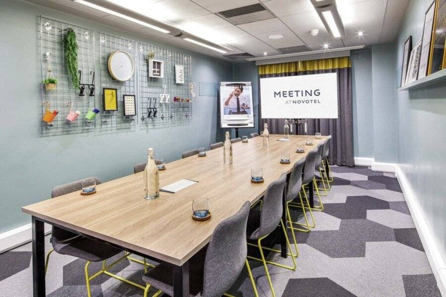 Novotel Bridge meeting room