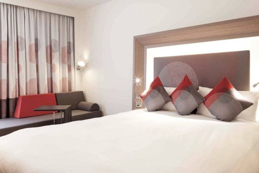 Novotel Bridge hotel bedroom