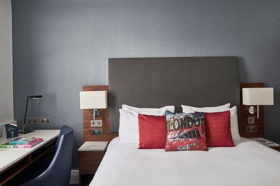 The Cumberland, London hotel bedroom