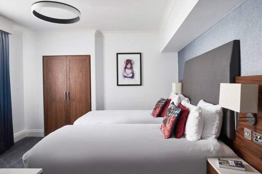 The Cumberland, London hotel bedroom