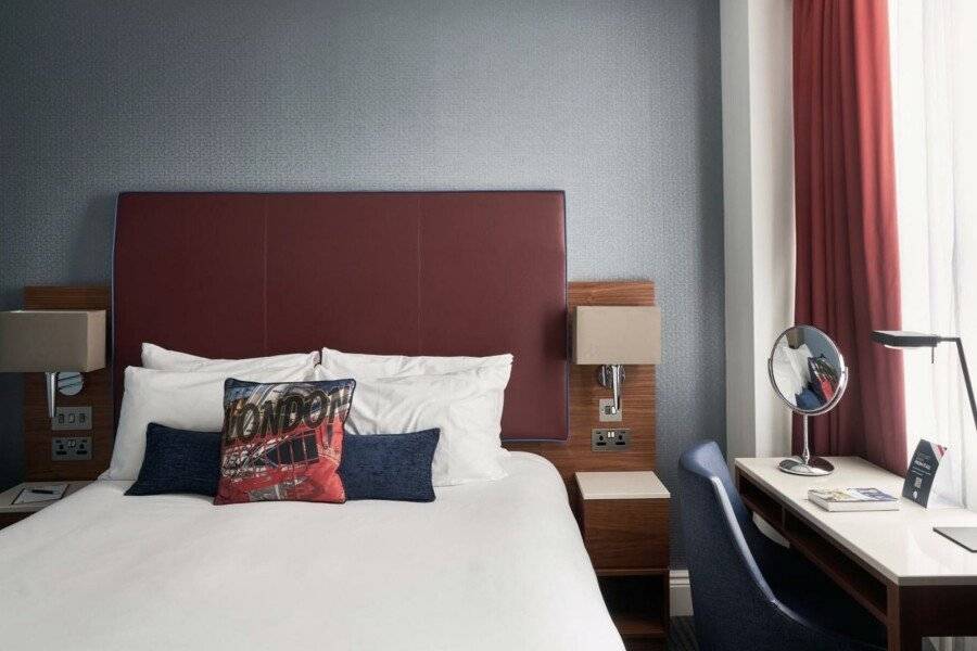 The Cumberland, London hotel bedroom