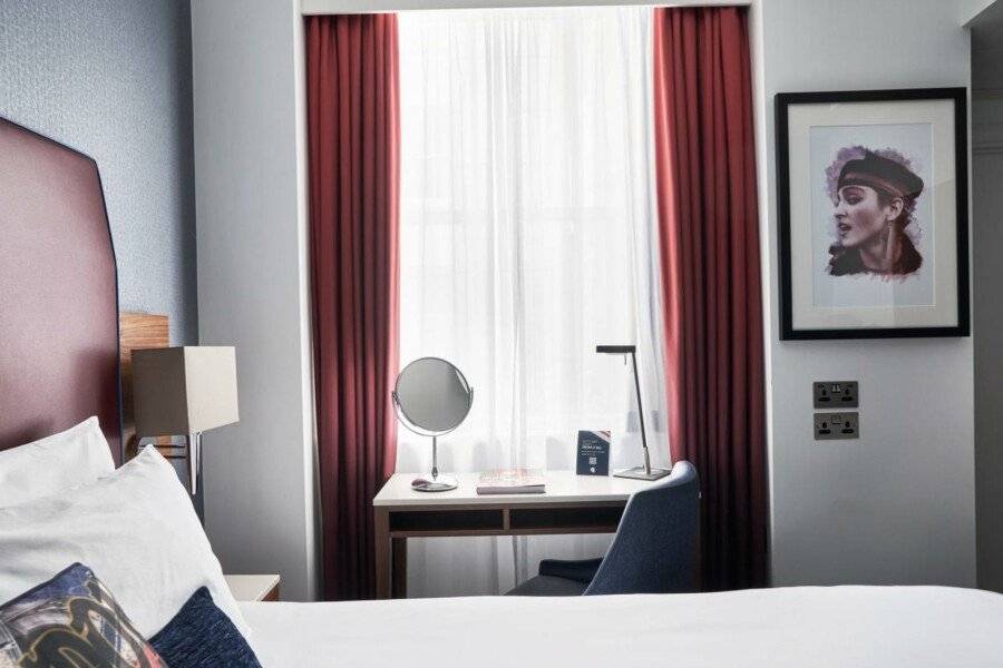 The Cumberland, London hotel bedroom