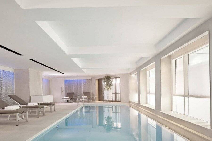 Park Plaza Riverbank indoor pool,spa