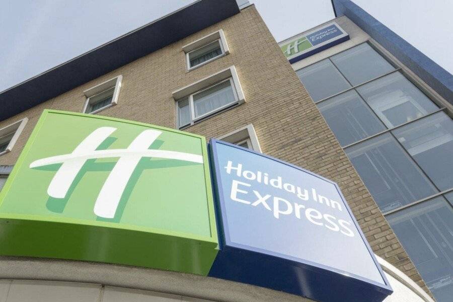 Holiday Inn Express Earls Court , facade