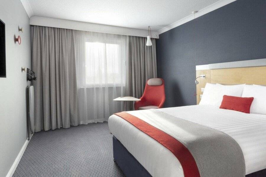 Holiday Inn Express Earls Court hotel bedroom