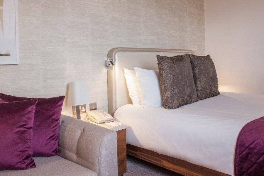 Crowne Plaza Kings Cross, an IHG Hotel hotel bedroom