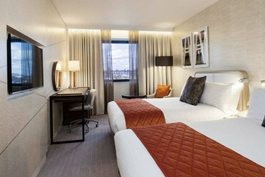 Crowne Plaza Kings Cross, an IHG Hotel hotel bedroom