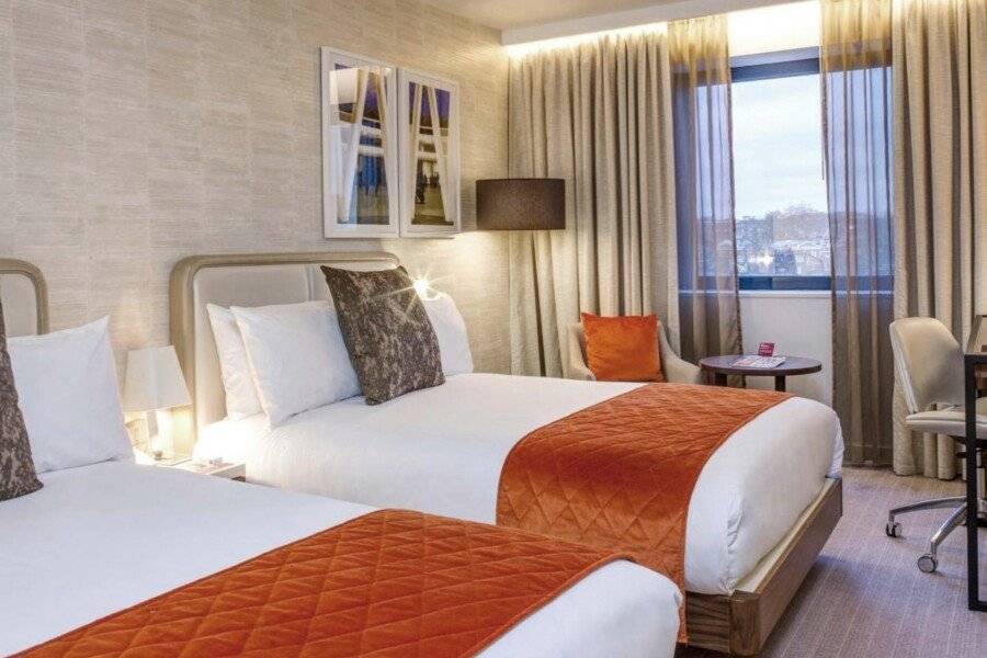 Crowne Plaza Kings Cross, an IHG Hotel hotel bedroom