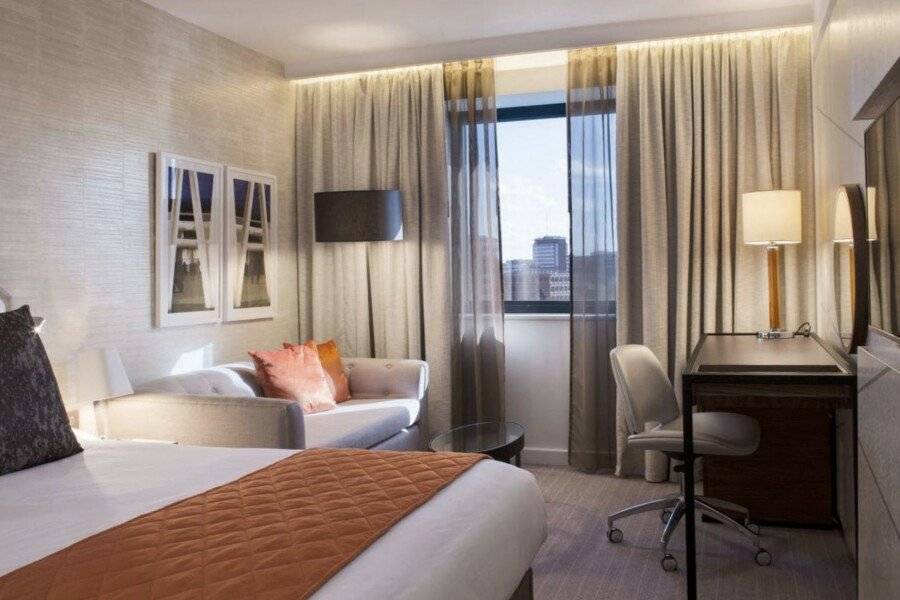 Crowne Plaza Kings Cross, an IHG Hotel hotel bedroom