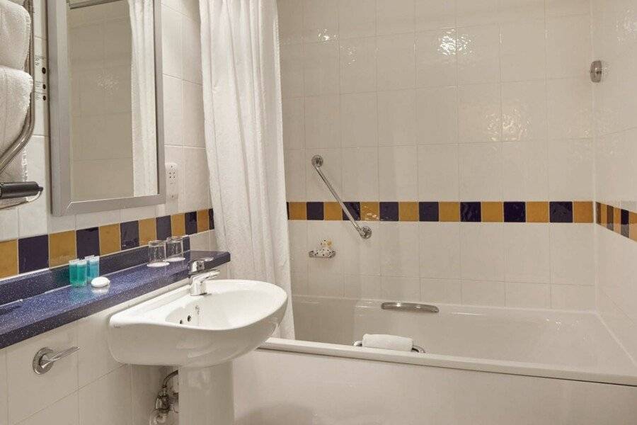 Lancaster Gate Hotel bathtub