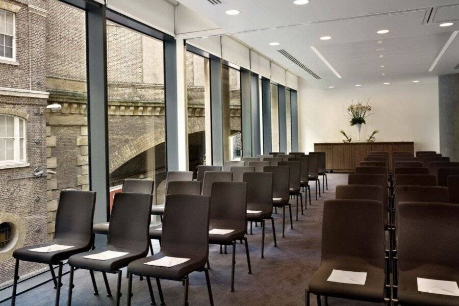 DoubleTree by Hilton Hotel - Tower of London meeting room