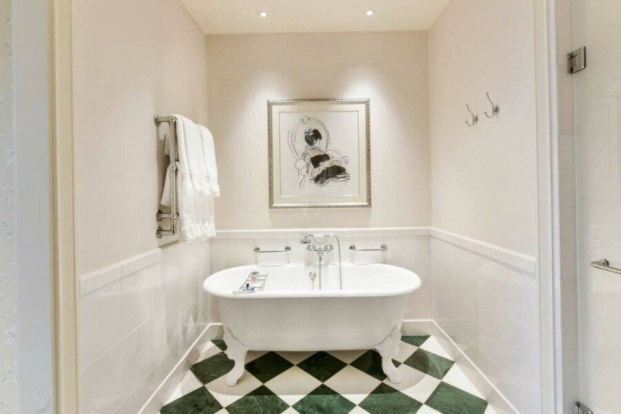 The Savoy bathtub