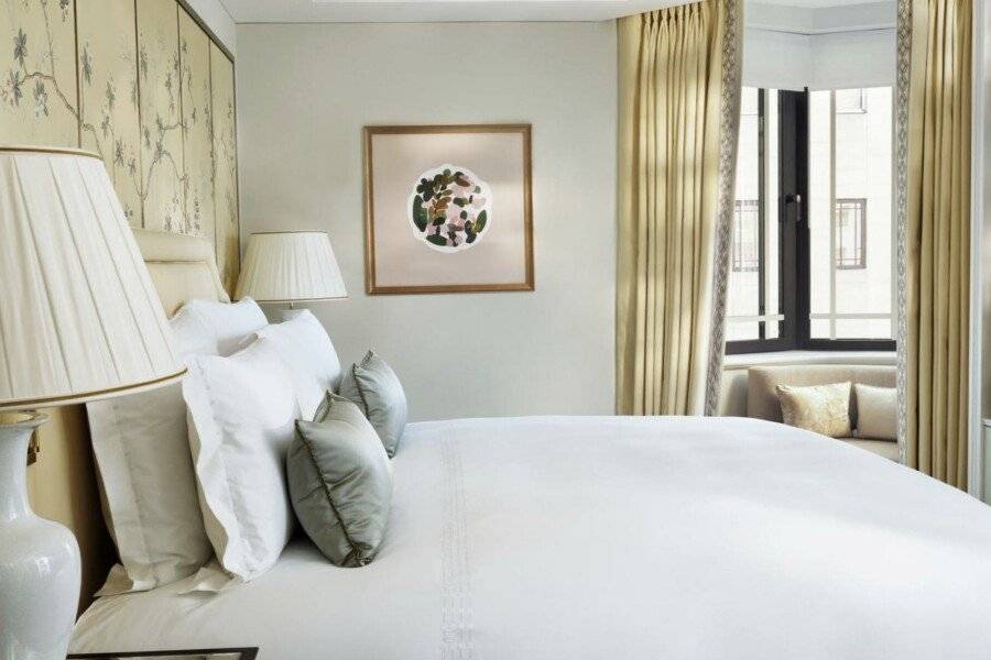 The Dorchester - Dorchester Collection hotel bedroom