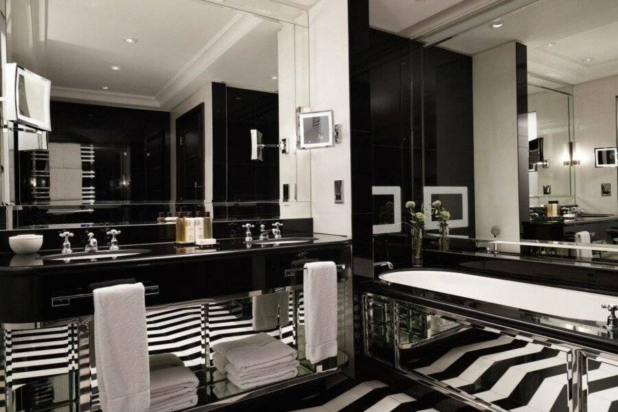 Corinthia London bathtub