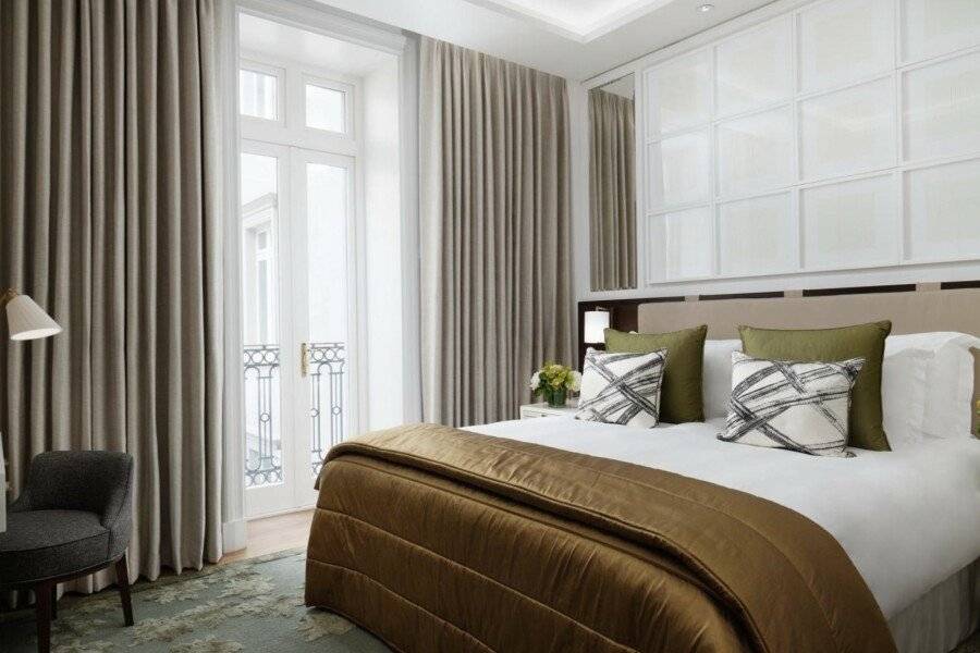 Corinthia London hotel bedroom,balcony