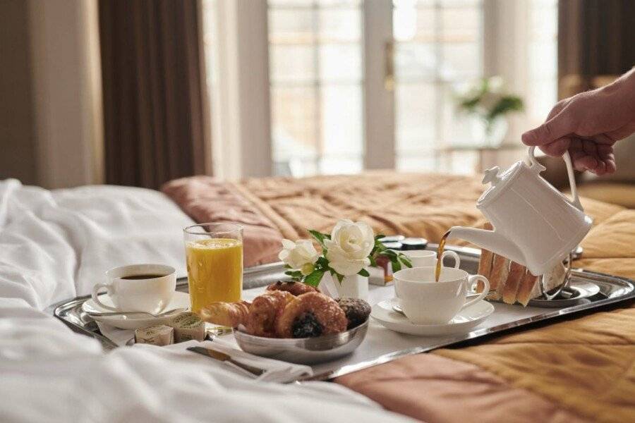 Corinthia London breakfast, hotel bedroom