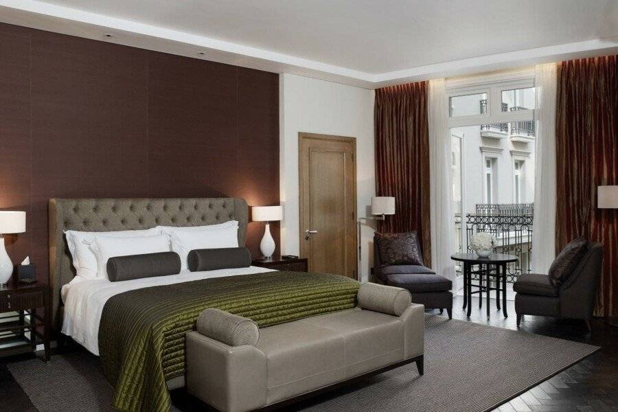 Corinthia London hotel bedroom,balcony