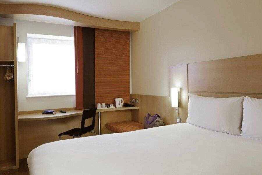 ibis Shepherds Bush - Hammersmith hotel bedroom