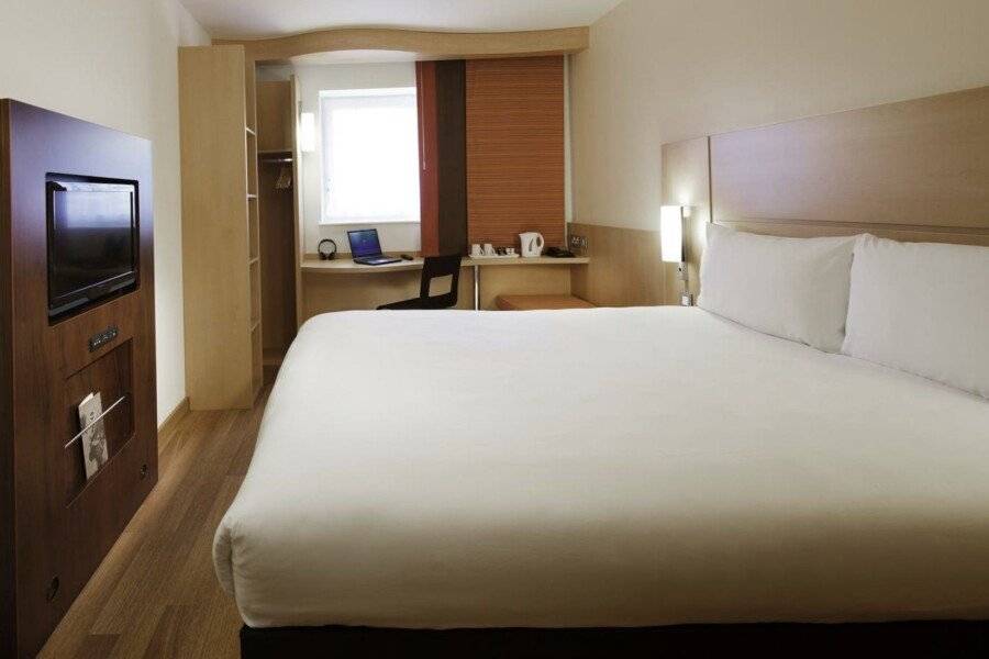 ibis Shepherds Bush - Hammersmith hotel bedroom