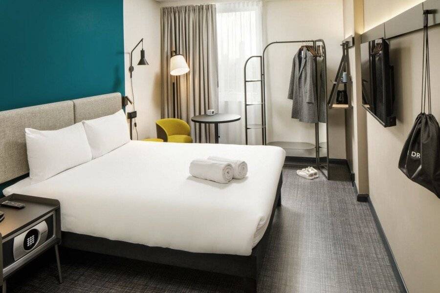 ibis London Blackfriars hotel bedroom